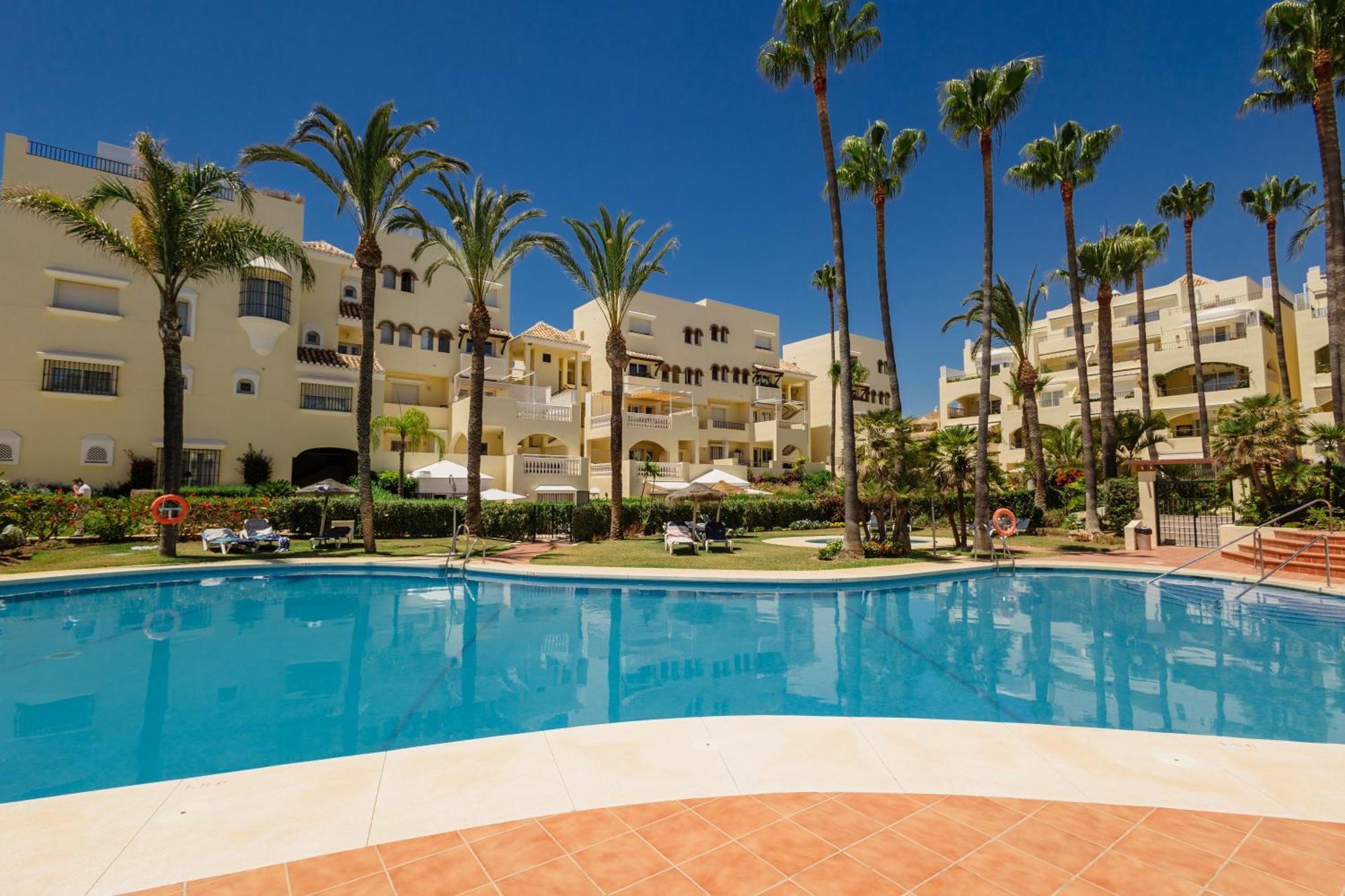 Cozy With Terrace And Access To The Beach, In Elviria, East Marbella