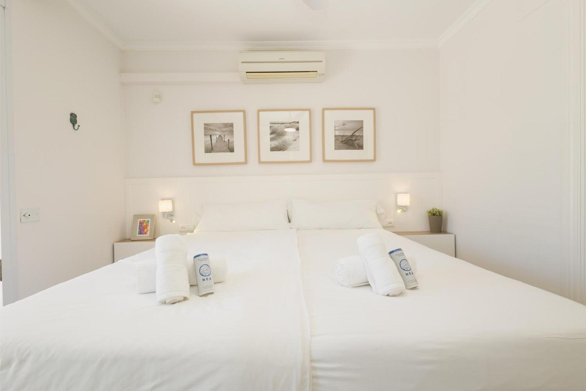 Cozy With Terrace And Access To The Beach, In Elviria, East *