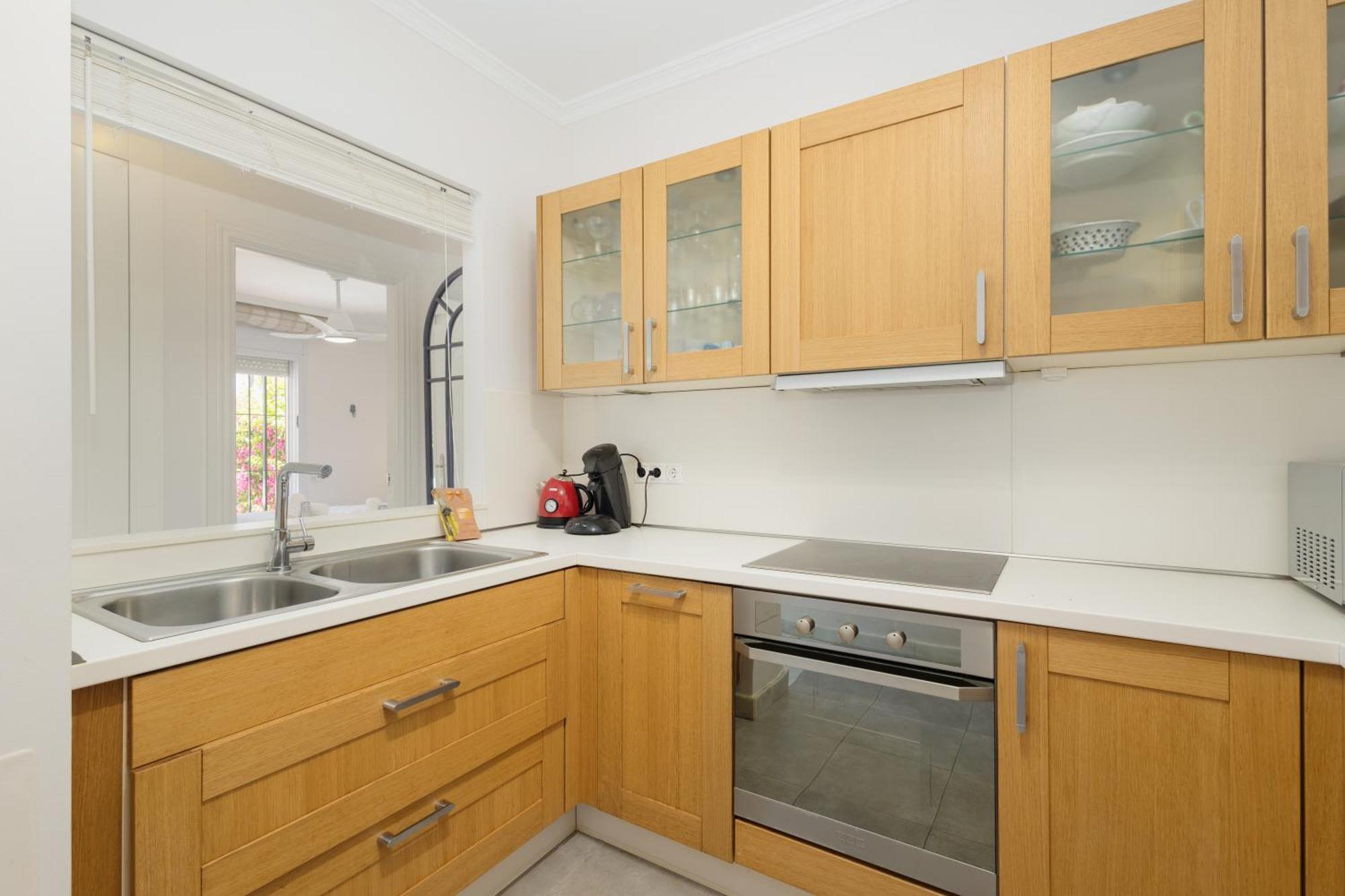 Cozy With Terrace And Access To The Beach, In Elviria, East *