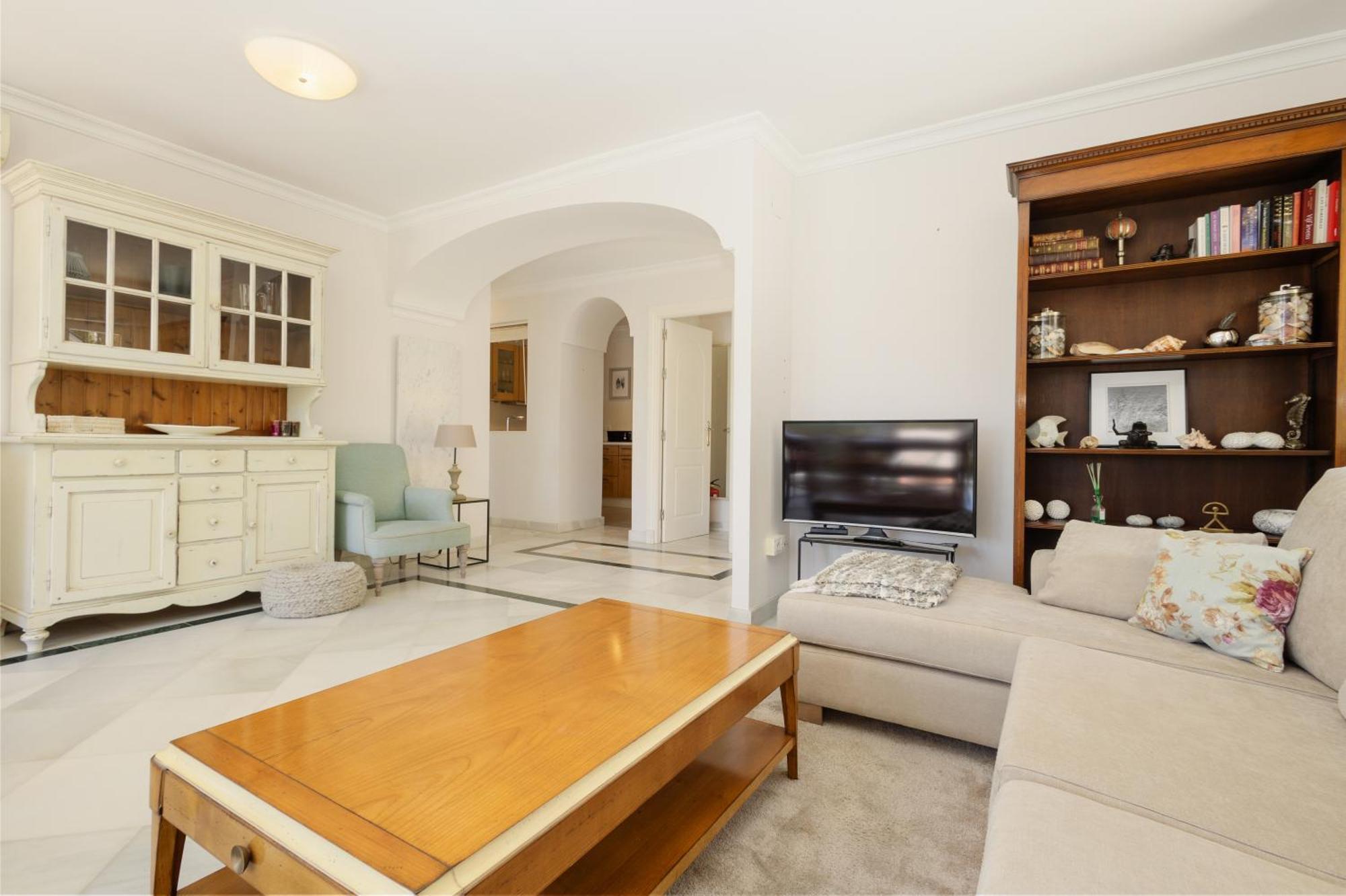Cozy With Terrace And Access To The Beach, In Elviria, East Apartment *