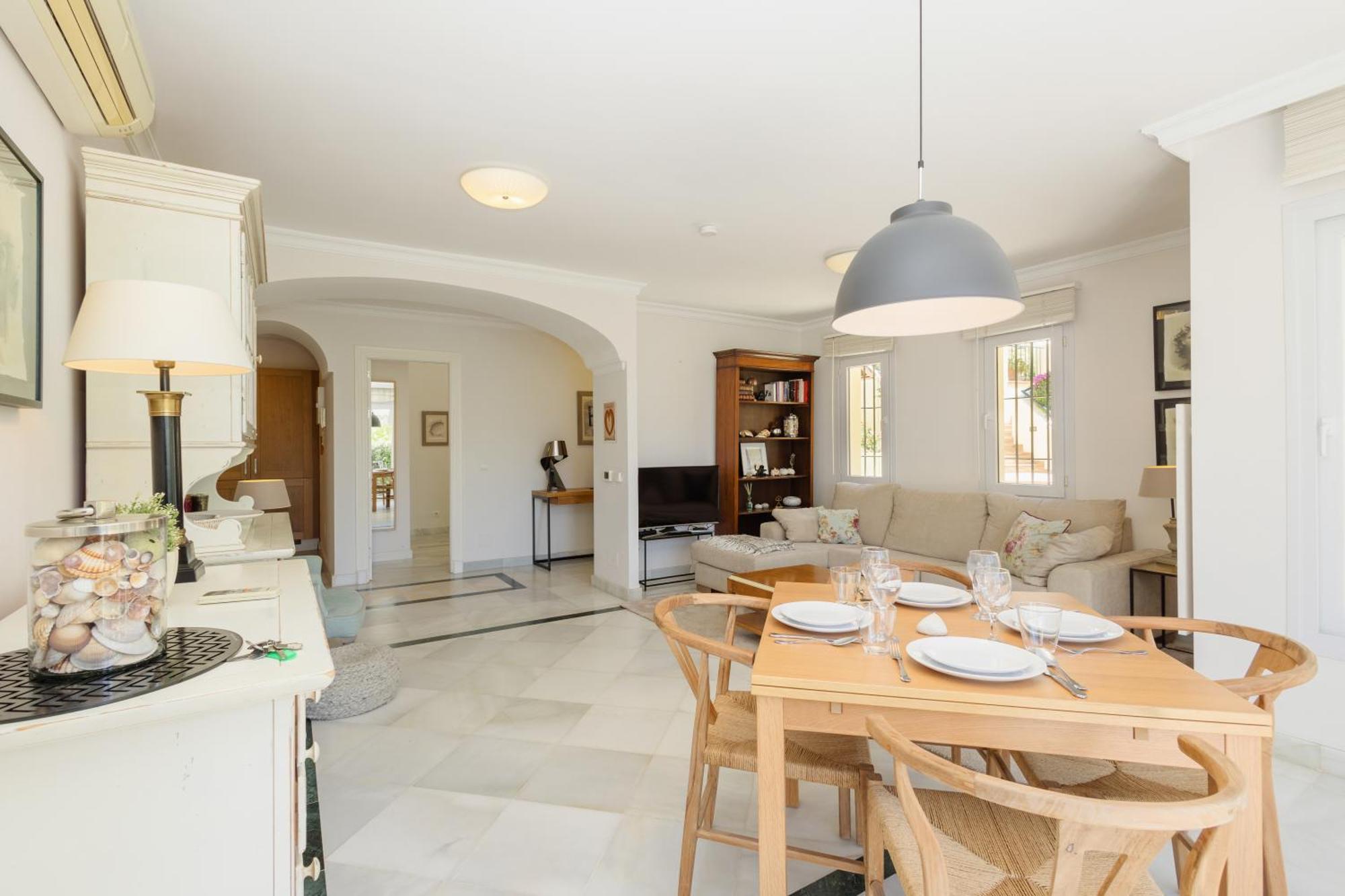 Cozy With Terrace And Access To The Beach, In Elviria, East Apartment *