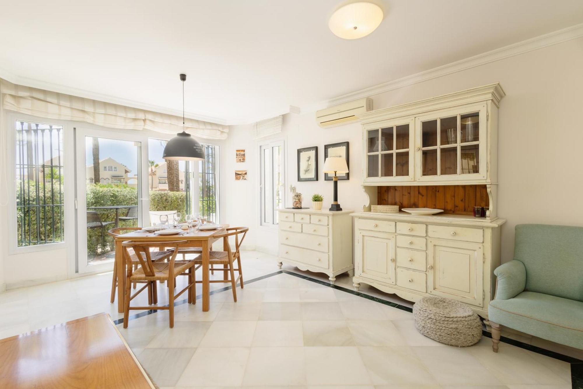 Cozy With Terrace And Access To The Beach, In Elviria, East Apartment Marbella