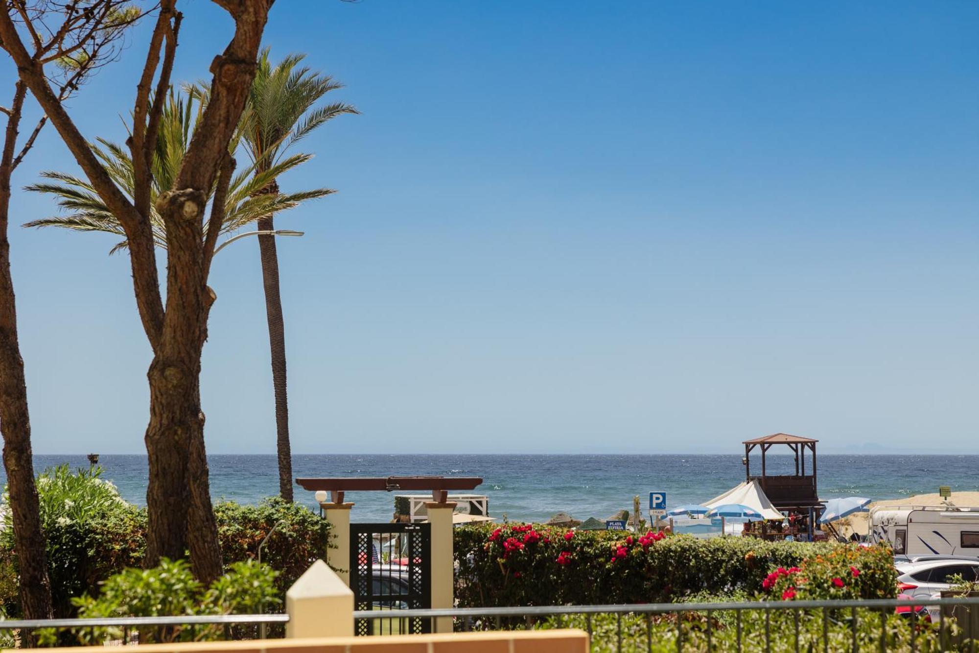 Apartment Cozy With Terrace And Access To The Beach, In Elviria, East