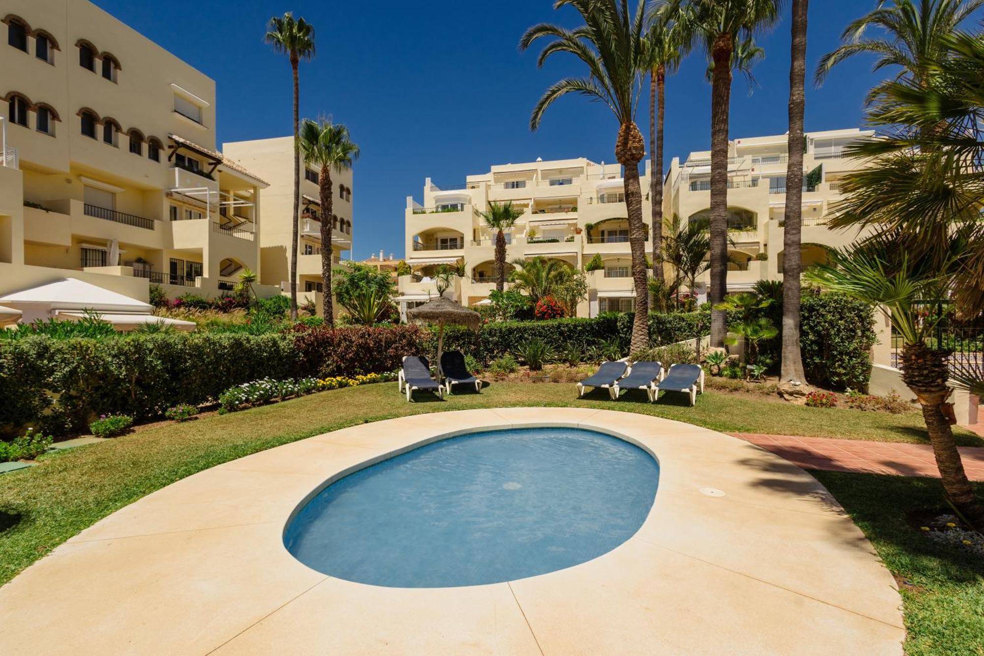 Cozy With Terrace And Access To The Beach, In Elviria, East Apartment *