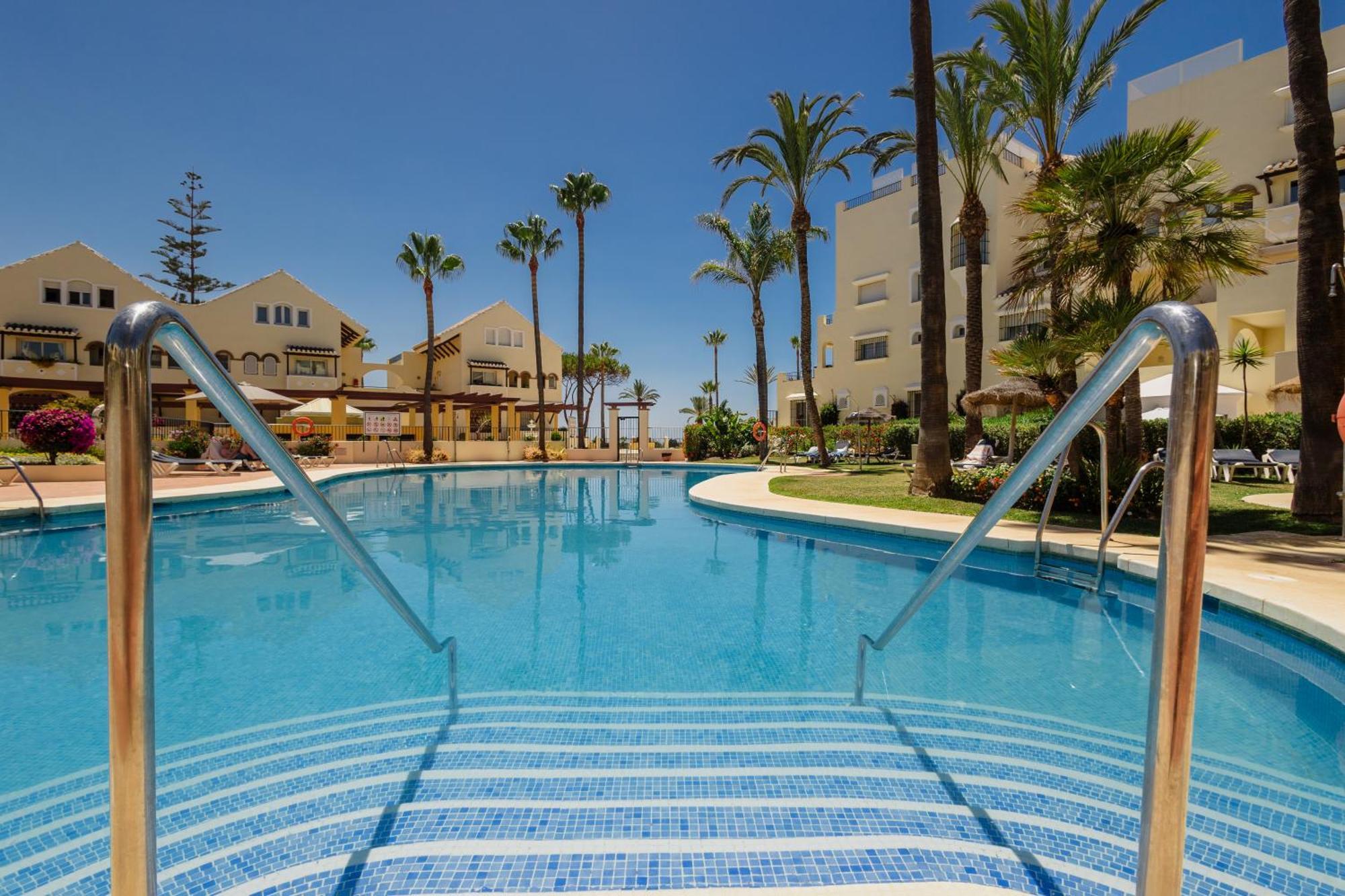 Cozy With Terrace And Access To The Beach, In Elviria, East