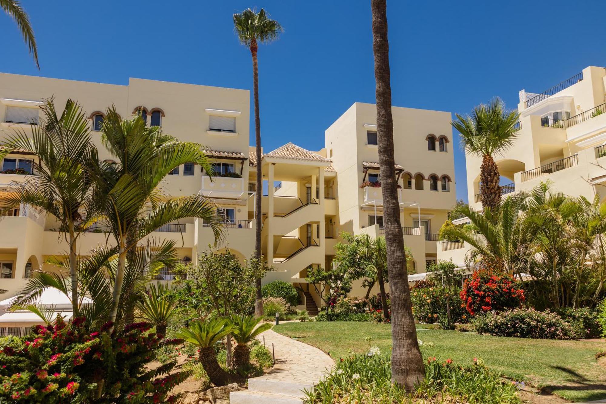 Cozy With Terrace And Access To The Beach, In Elviria, East Apartment Marbella