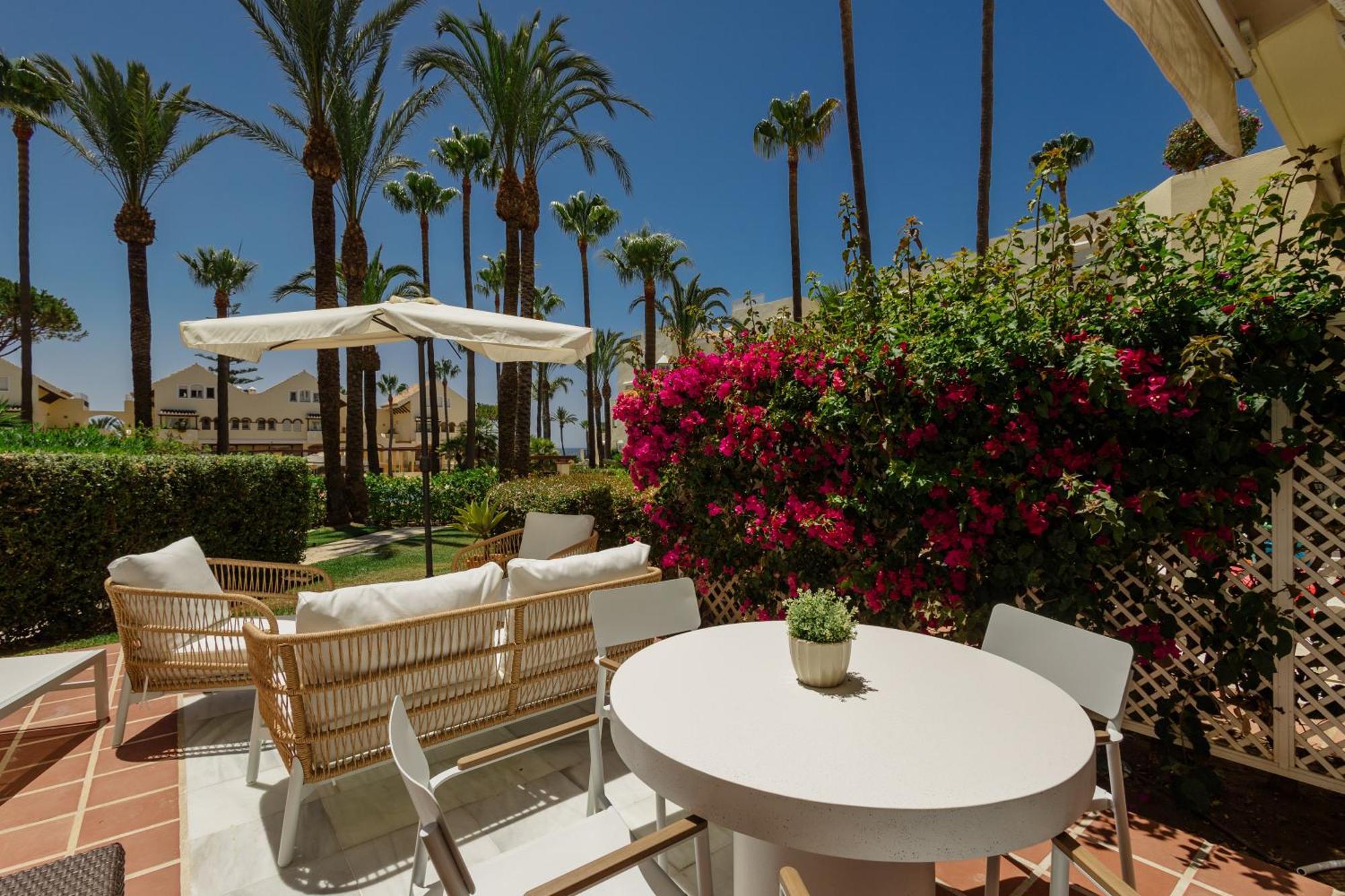 Apartment Cozy With Terrace And Access To The Beach, In Elviria, East