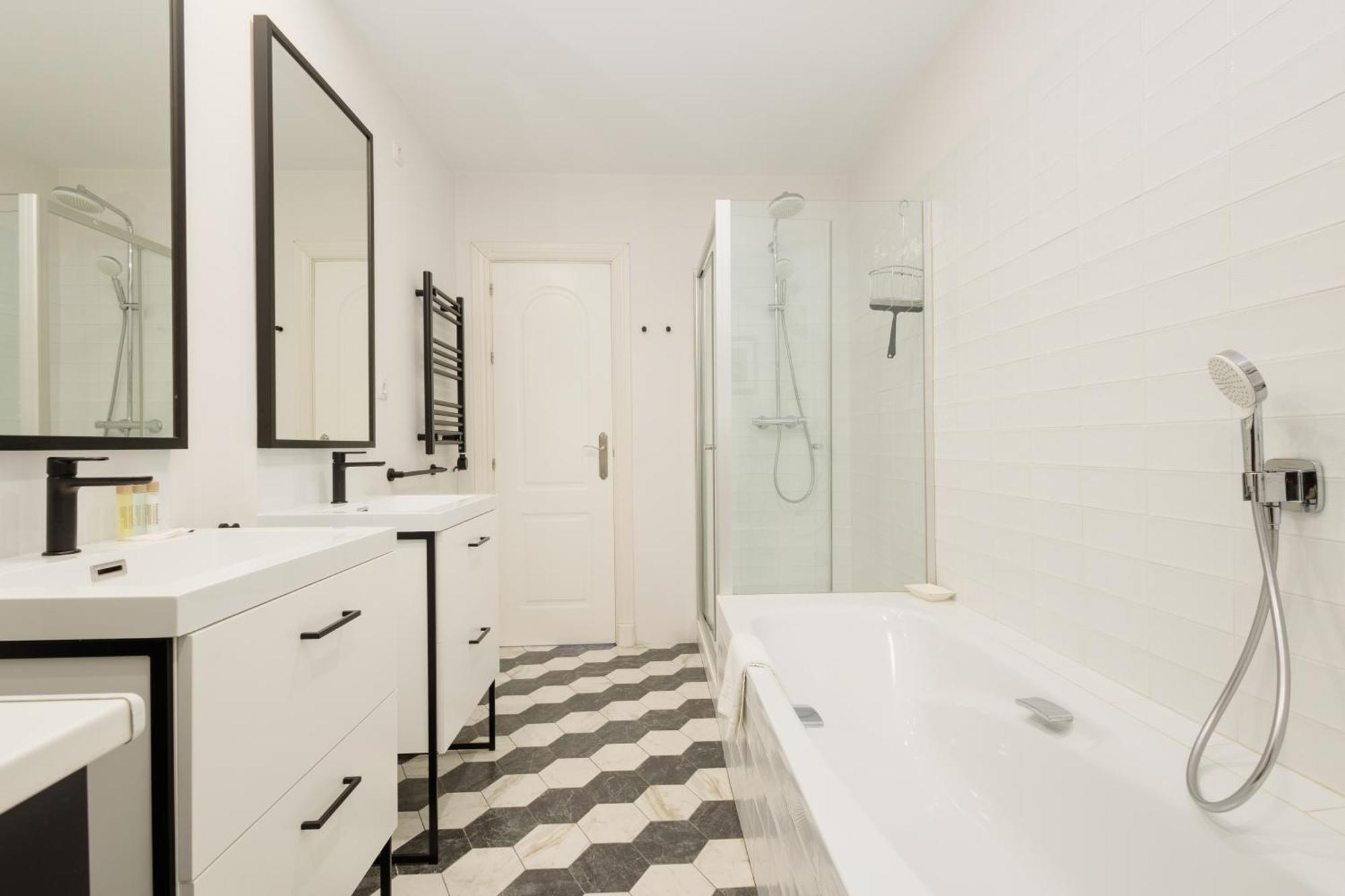 Cozy With Terrace And Access To The Beach, In Elviria, East
