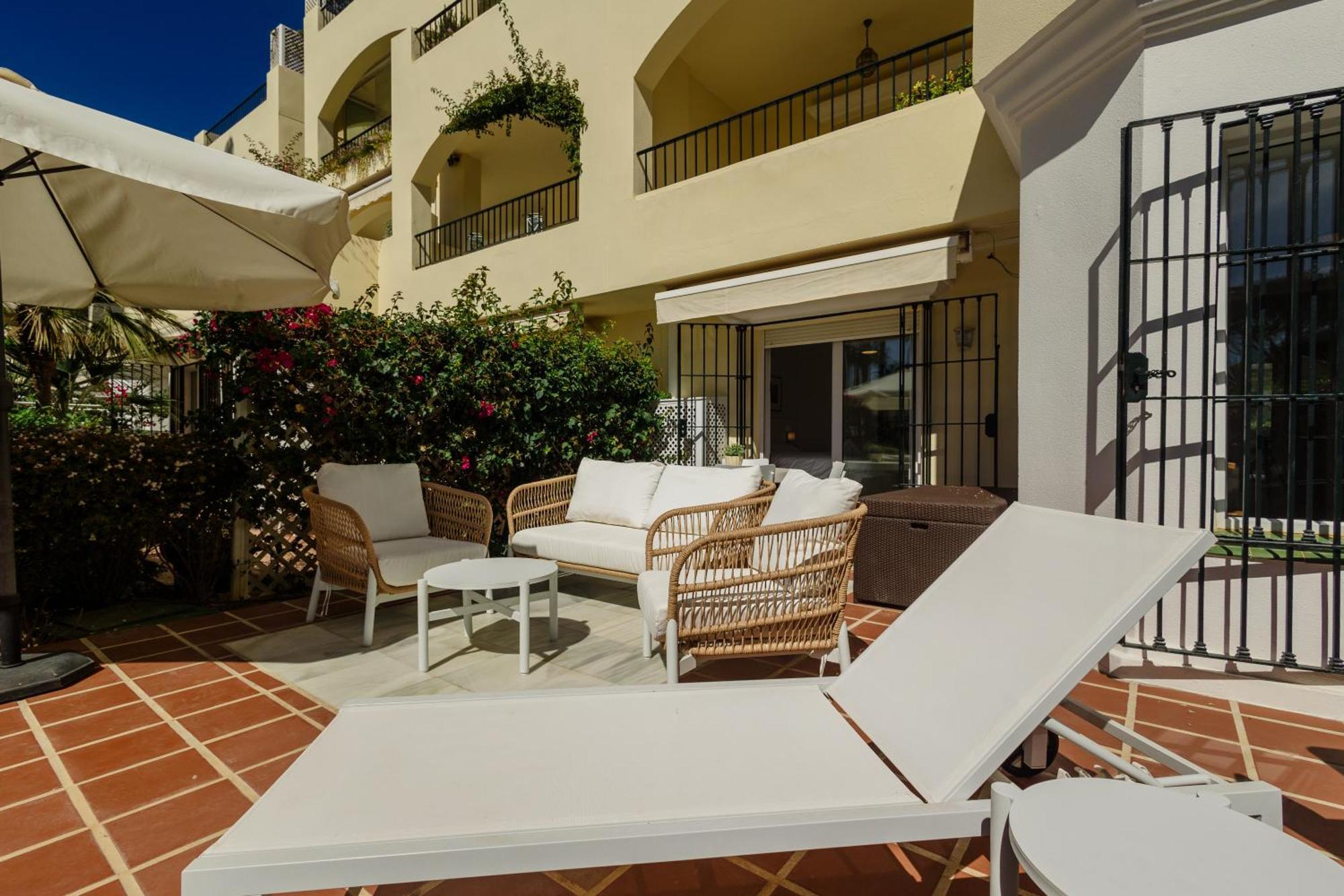 Cozy With Terrace And Access To The Beach, In Elviria, East Apartment *