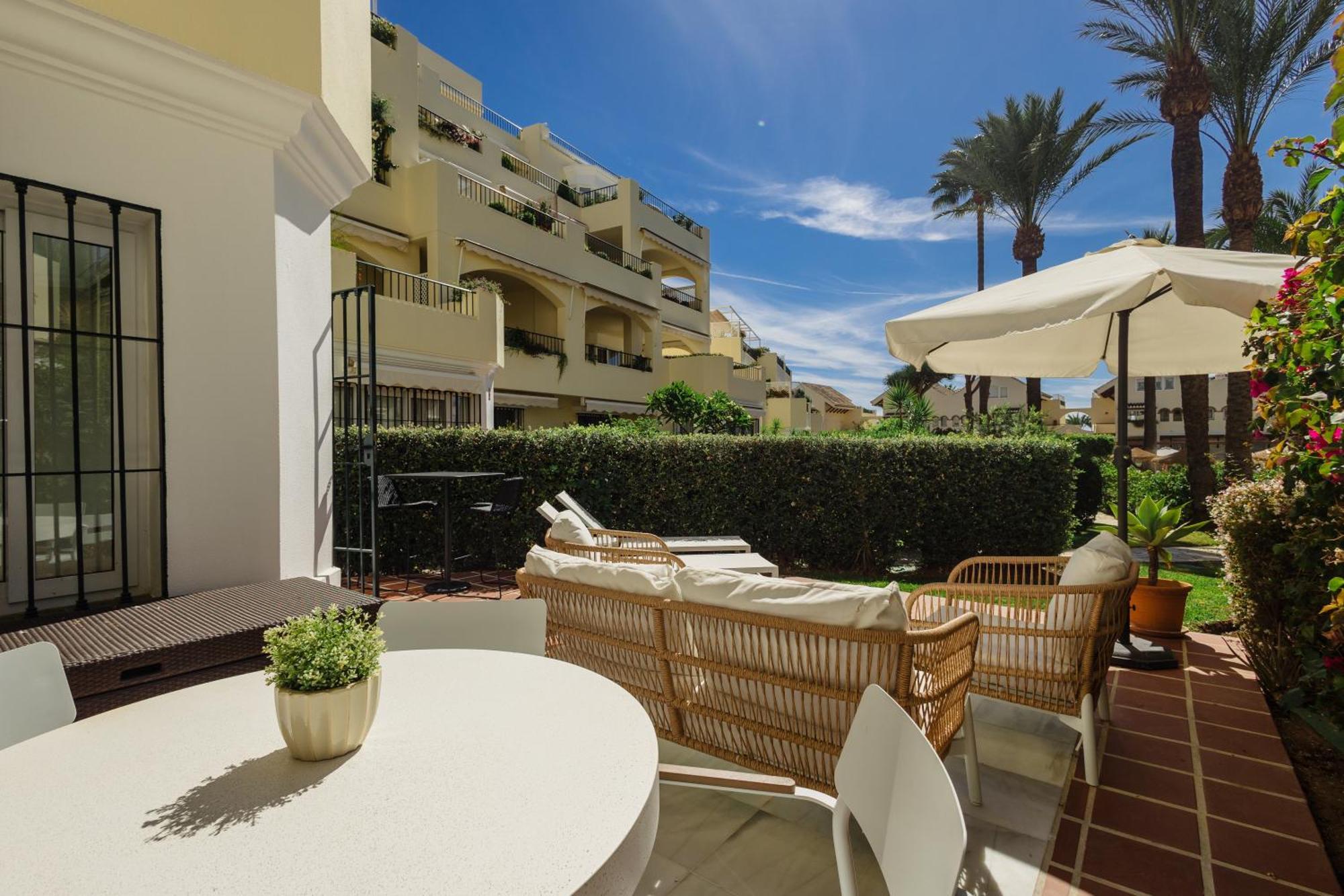 Cozy With Terrace And Access To The Beach, In Elviria, East Marbella