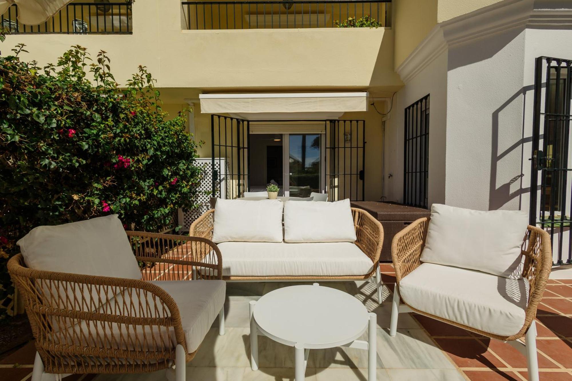 Cozy With Terrace And Access To The Beach, In Elviria, East